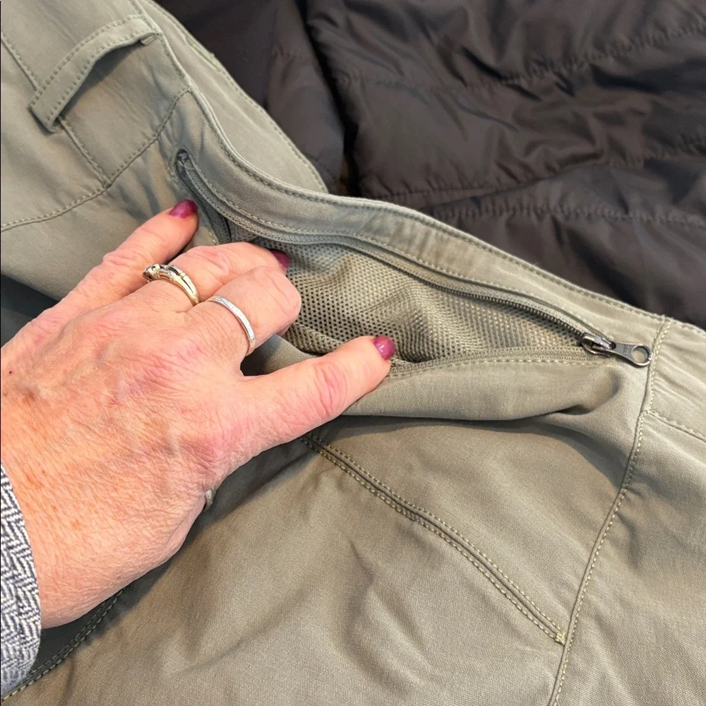 The North Face Paramount Women's Olive‎ Shorts